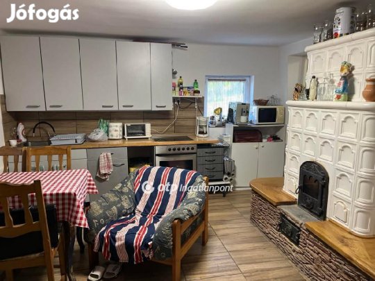 Szekszárdi 80 nm-es ház eladó