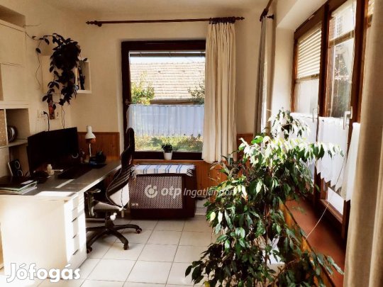 Szekszárdi 90 nm-es ház eladó