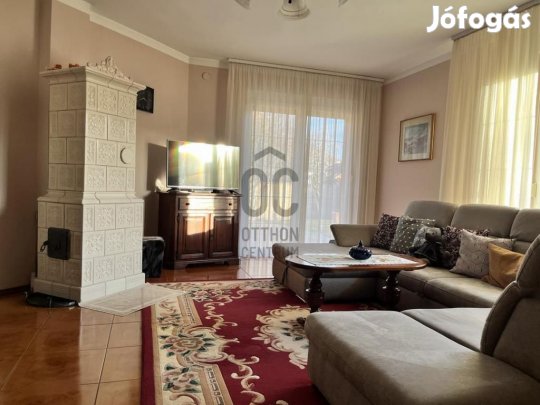 Szekszárdi eladó 155 nm-es ház