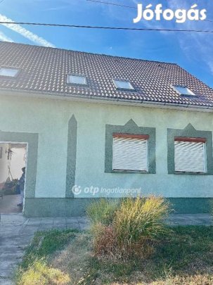 Szekszárdi eladó 168 nm-es ház