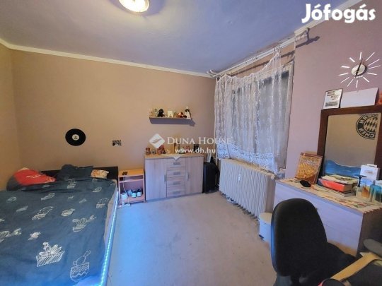 Szekszárdi eladó 56 nm-es lakás