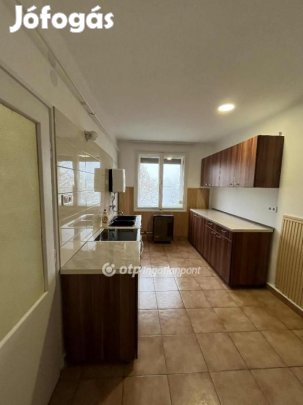 Szekszárdi eladó 57 nm-es lakás
