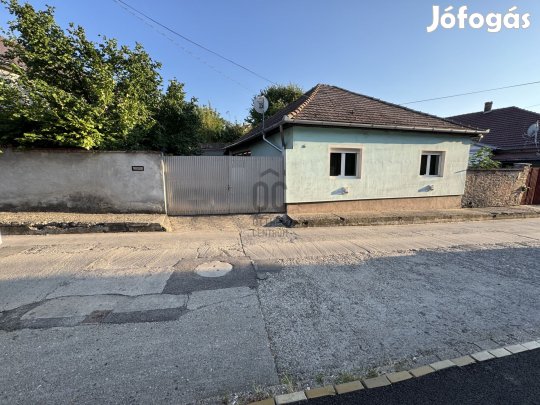 Szekszárdi eladó tégla családi ház