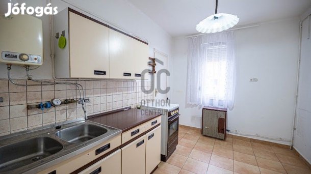 Szekszárdi eladó tégla társasházi lakás