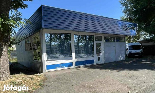 Szekszárdi üzleti ingatlan, sokoldalú hasznosítási lehetőséggel