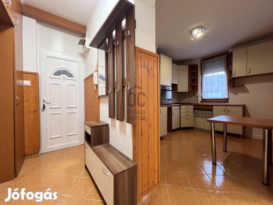 Szekszárdon a Kőrösiben 3 szobás lakás eladó!