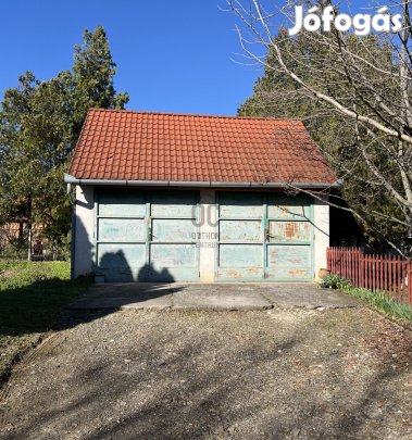 Szekszárdon garázs eladó!