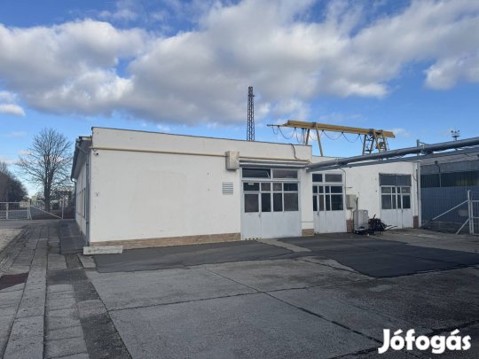 Szekszárdon kiadó ,műhelyek,raktárak ,garázsok