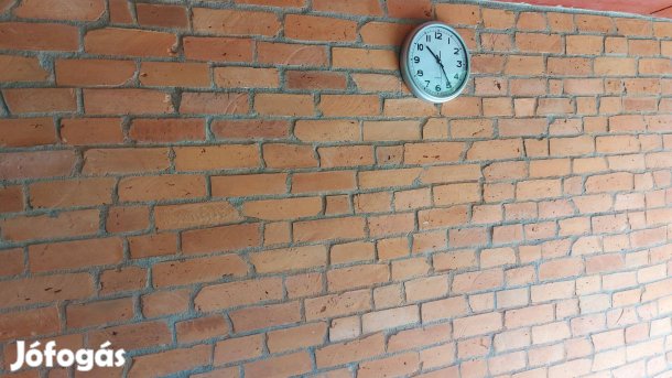 Szeletelt, vágott, bontott tégla tagolt belső szelete