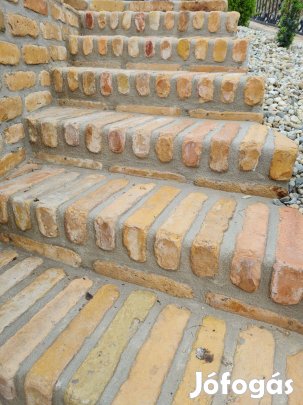 Szeletelt, vágott tégla lépcső burkolat