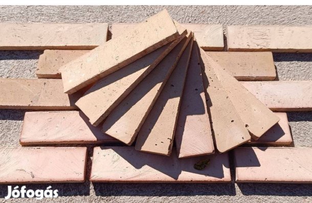 Szeletelt kisméretű tégla, világos