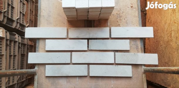 Szeletelt mészhomok tégla 