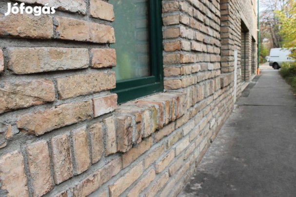 Szeletelt tégla, vágott, bontott, falburkolat állított párkányelem