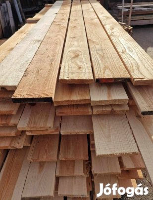 Szélezett fenyő deszka, 15 cm széles, 3 m hosszú