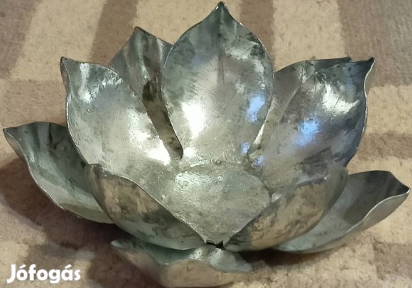 Személyes átadással fém mécsestartó