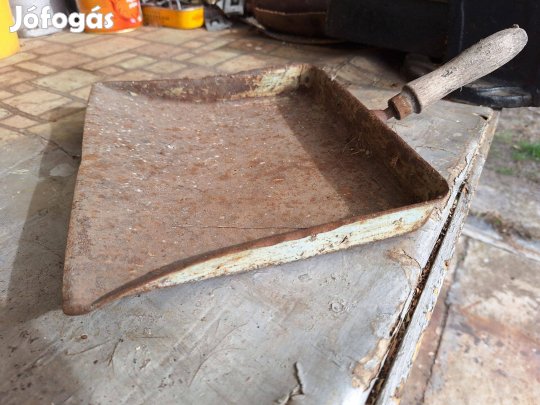 Szemétlapát rozsdás