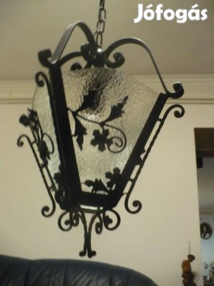 Szemrevaló kovácsoltvas mennyezeti lámpa