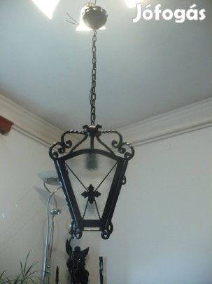 Szemrevaló kovácsoltvas mennyezeti lámpa
