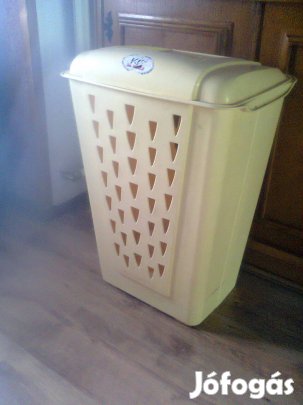 Szennyestartó, műanyag - Rubbermaid