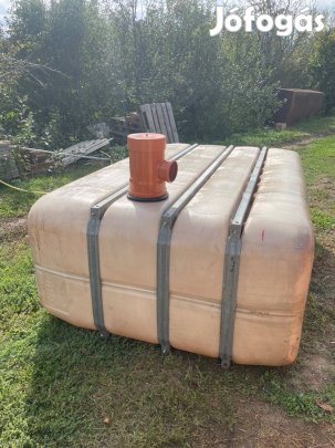 Szennyvíztartály 2000L