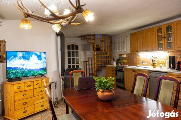 Szentendre, Berek utca, 175 m2-es, családi ház, 2+4 szobás, átlagos