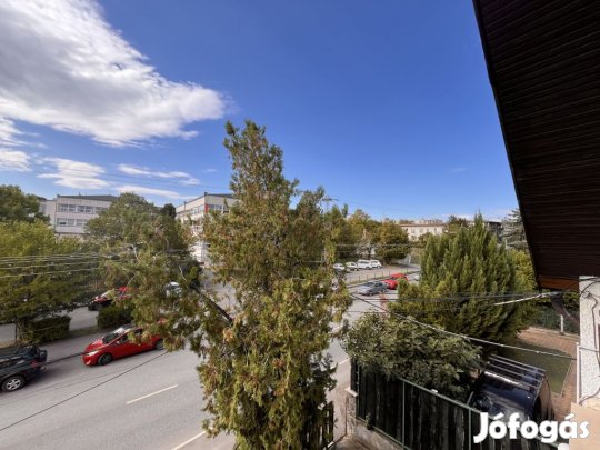 Szentendre, Kálvária utca, 180 m2-es, ikerház, 4 szobás, átlagos