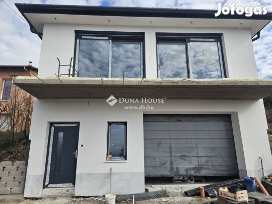 Szentendrei 170 nm-es ház eladó
