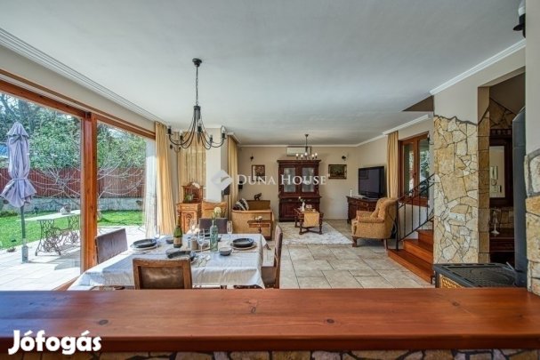 Szentendrei eladó 210 nm-es ház