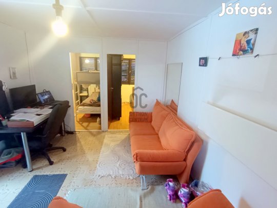 Szentendrei eladó könnyűszerkezetes családi ház