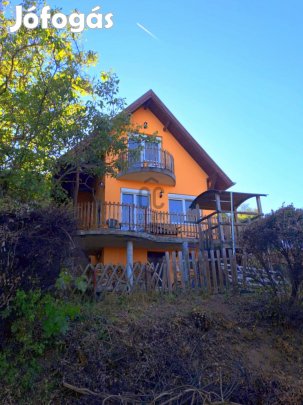 Szentendrei eladó tégla családi ház
