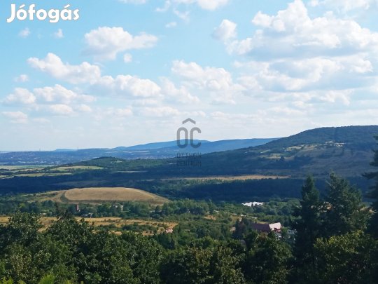 Szentendrei eladó telek