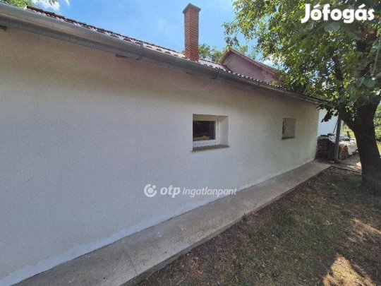 Szentes határában hangulatos tanya szántóval