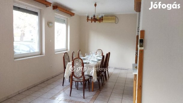 Szentesi 211 nm-es ház eladó