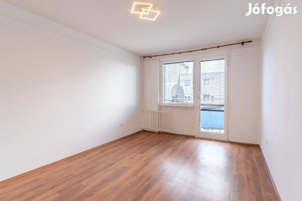 Szentgyörgy úton 2 szobás azonnal költözhető panellakás eladó!