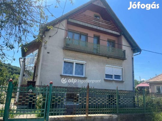 Szentistvánbaksai 250 nm-es ház eladó