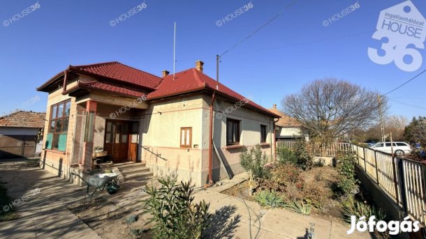 Szentkirály-Ifjúsági úton 103 m2-es családi ház eladó!