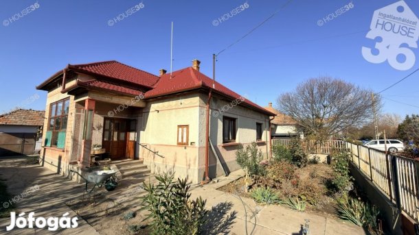 Szentkirály-Ifjúsági úton 103 m2-es családi ház eladó!