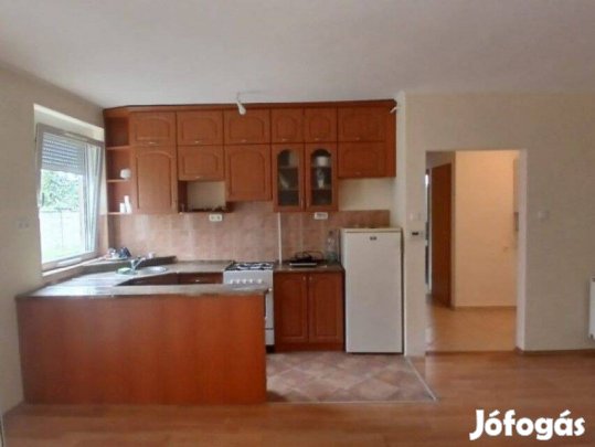 Szentlőrincen földszinti téglaépítésű lakóparki ingatlan eladó