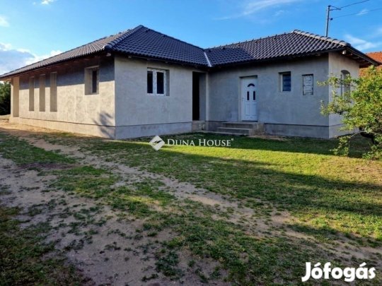 Szentmártonkátai eladó 95 nm-es ház
