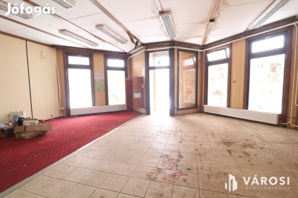 Szentmihály-telek elején üzlethelyiség, / iroda/ eladó.