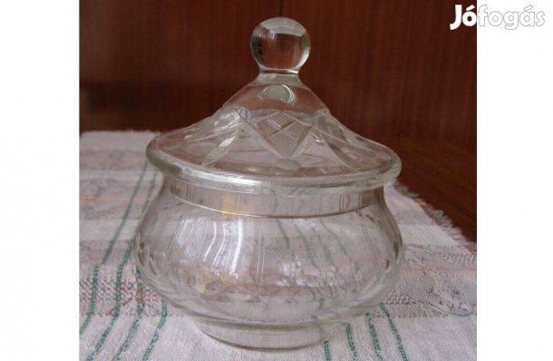 Szép, csiszolt üveg bonbontartó