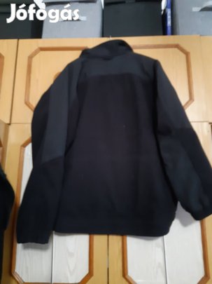 Szép  háti táska  sok zsebbel  gyönyörű. Új 