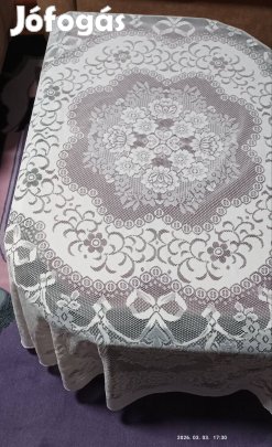 Szép  nagyméretű,ekrü színű csipke terítő 