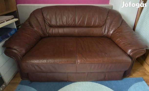 Szép állapotban lévő bőr kanapé fotelekkel, puffal eladó!
