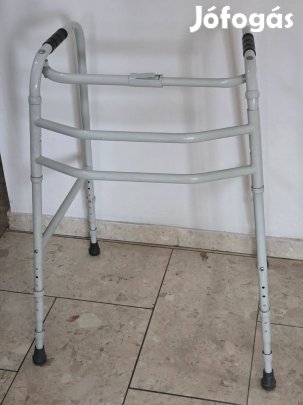 Szép állapotban lévő járókeret
