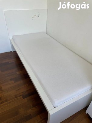 Szép állapotú ferhér ágykeret, ágyráccsal eladó