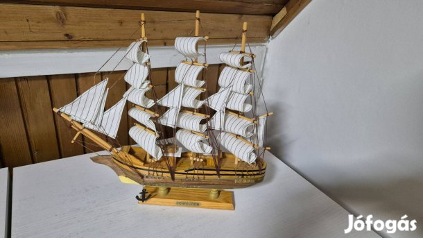 Szép állapotú háromárbocos fa vitorlás hajómodell Confection