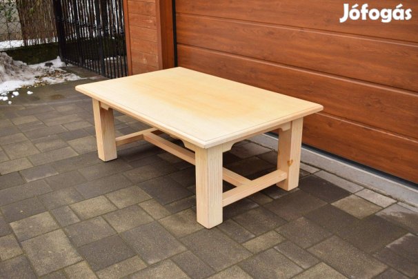 Szép állapotú tölgy dohányzóasztal