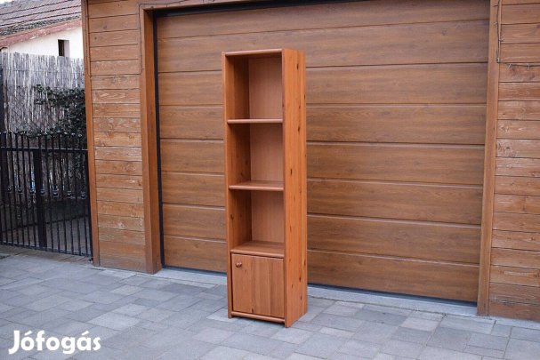 Szép állapotú tömör fenyő polcos zekrény