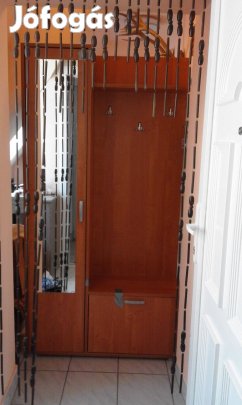 Szép előszobaszekrény eladó